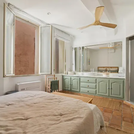 With Sea View In St Tropez - La Ponche Apartament *